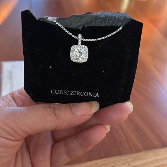 NWT Set of 3 necklaces - Picture 5 of 5